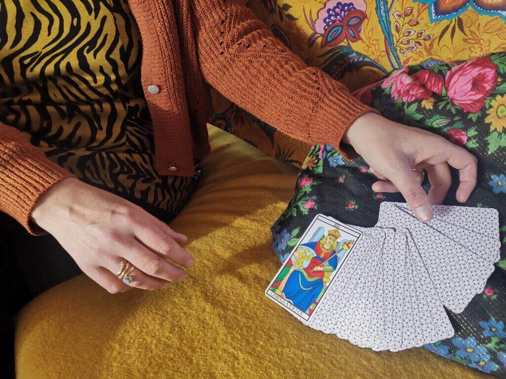 tirage cartes ariege toulouse interpretation cartomancie voyance oracles